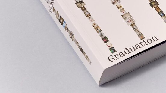 DAE Katalog Vorderseite mit Cover | © Philipp Doringer 